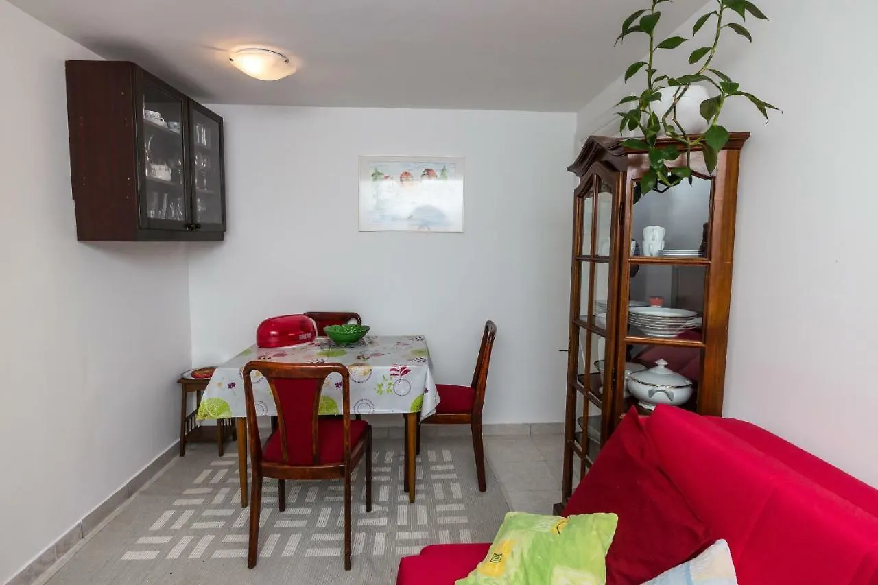 Apartment Nada Medveja 洛夫兰 克罗地亚